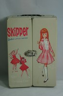 040 - Barbie vintage carry cases