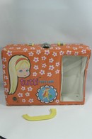 284 - Barbie vintage carry cases